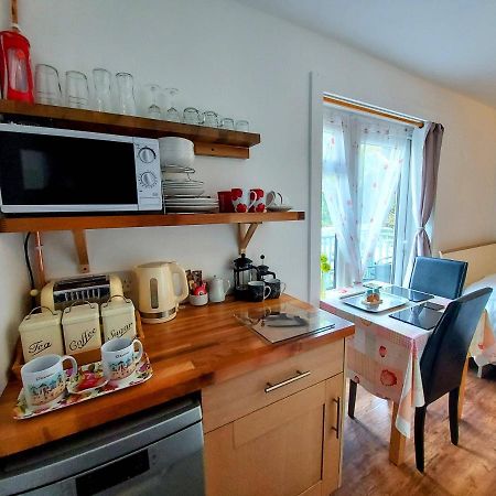 Countryside Retreat: Cosy Room with Fireplace and Balcony Views Axminster Exterior photo