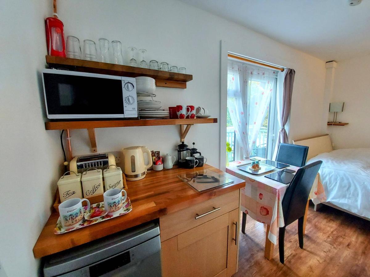 Countryside Retreat: Cosy Room with Fireplace and Balcony Views Axminster Exterior photo