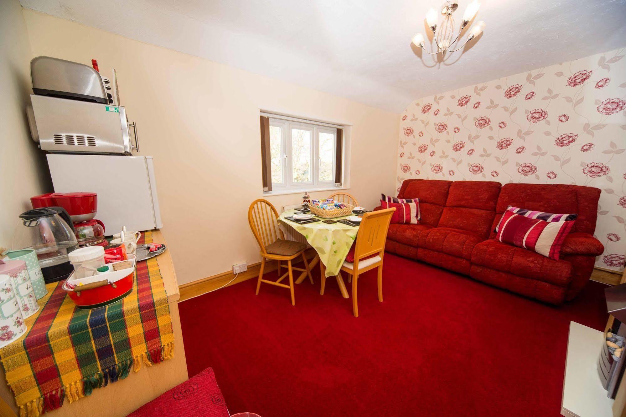 Countryside Retreat: Cosy Room with Fireplace and Balcony Views Axminster Exterior photo
